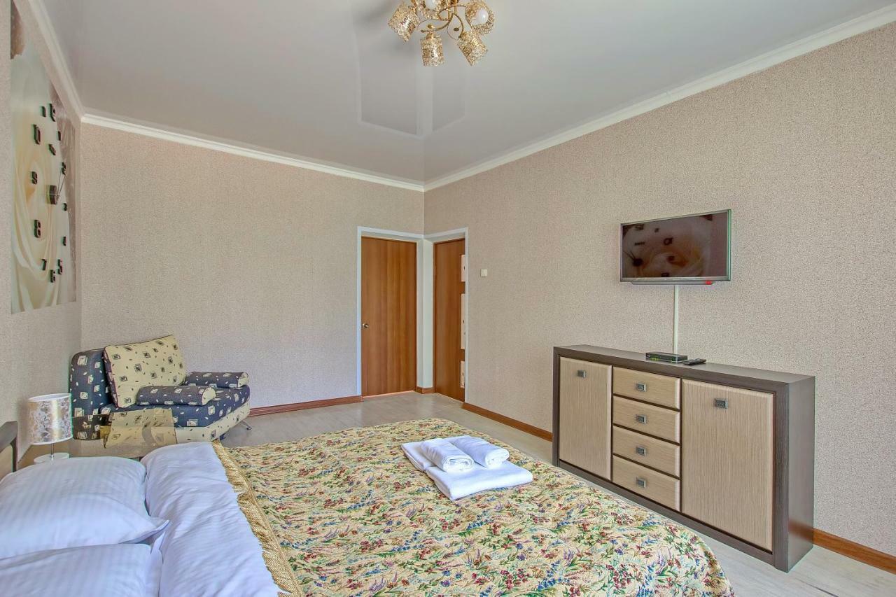 Cozy Apartment On Rozybakiev 145. Atakent Almaty Exteriér fotografie