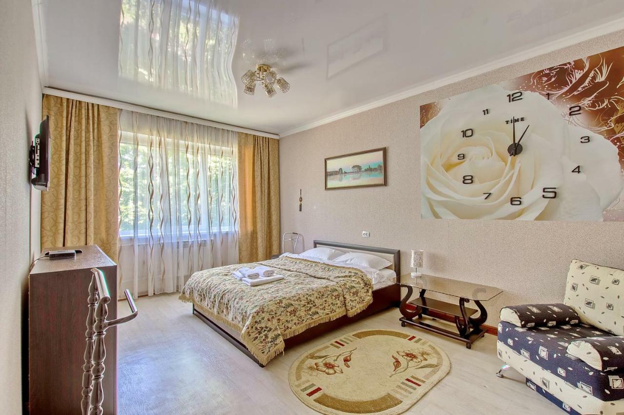 Cozy Apartment On Rozybakiev 145. Atakent Almaty Exteriér fotografie