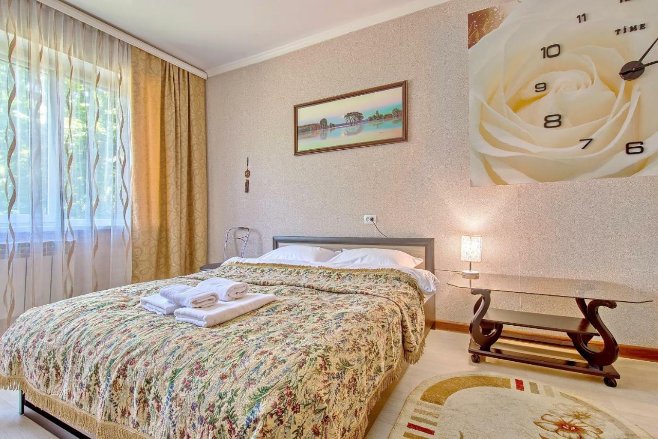 Cozy Apartment On Rozybakiev 145. Atakent Almaty Exteriér fotografie